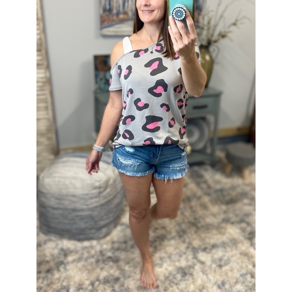 ❤️🔥Leopard Cold Shoulder Cutout Tie Shoulder Top Pink 0422 - Picture 5 of 8